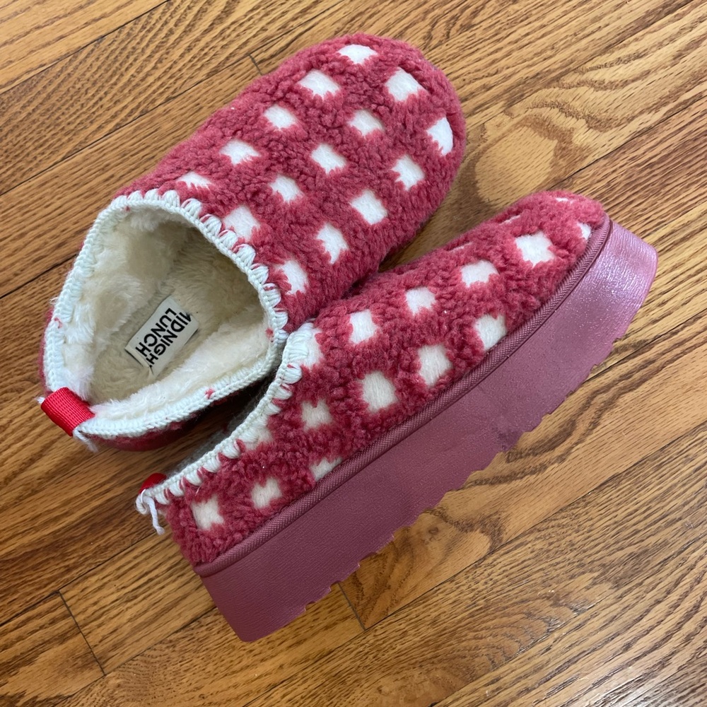 NWT- Midnight Lunch Slippers